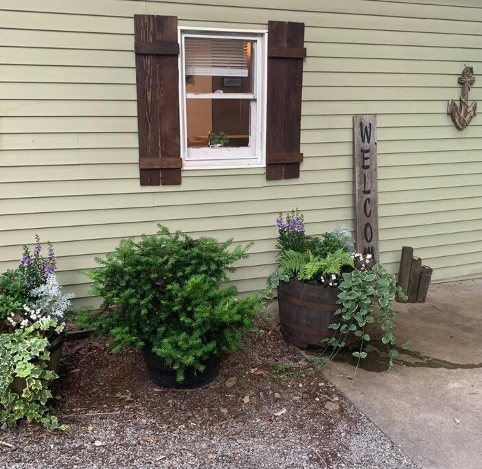 Driftwood Cottage With Hot Tub On Lake Cumberland Russell Springs Eksteriør bilde