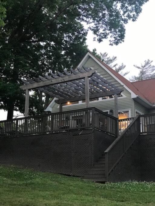 Driftwood Cottage With Hot Tub On Lake Cumberland Russell Springs Eksteriør bilde